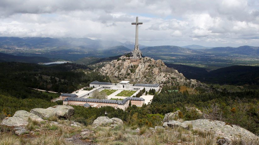 España podría acordar la retirada de los restos del dictador Franco del Valle de los Caídos