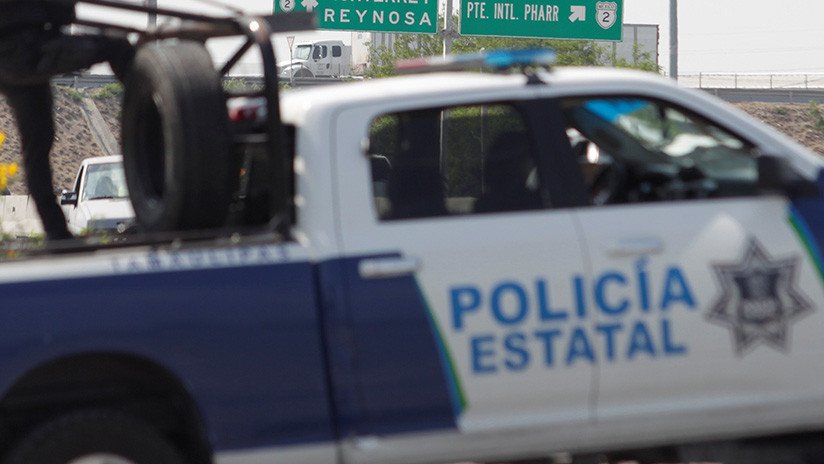 FOTOS: Dos jóvenes roban un auto y en la persecución se estrellan contra una patrulla en México