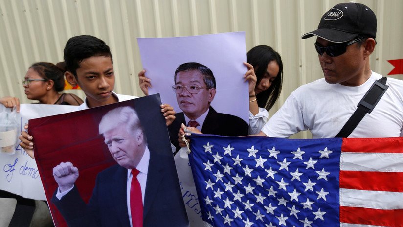 FOTOS: Vigilantes protestan tras ser despedidos por la Embajada de EE.UU. en Camboya
