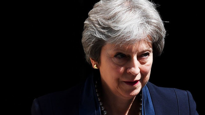 Joven que planeaba "cortarle la cabeza" a Theresa May, juzgado en el Reino Unido