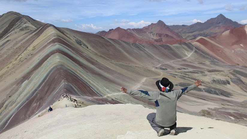 Perú: La excéntrica montaña de los siete colores es concesionada a una minera 