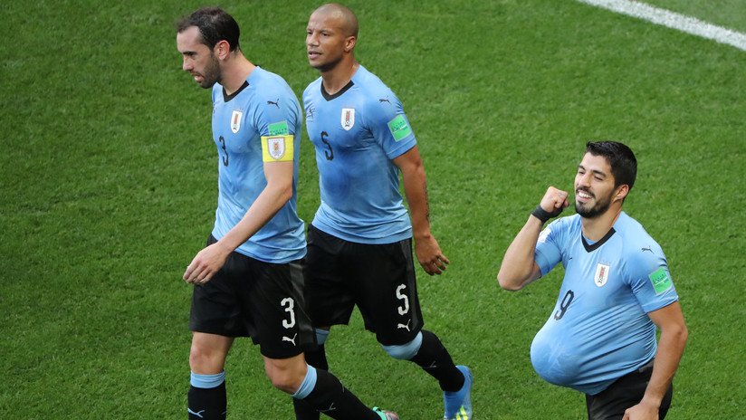 Uruguay marca y da el primer paso para acceder a segunda ronda 