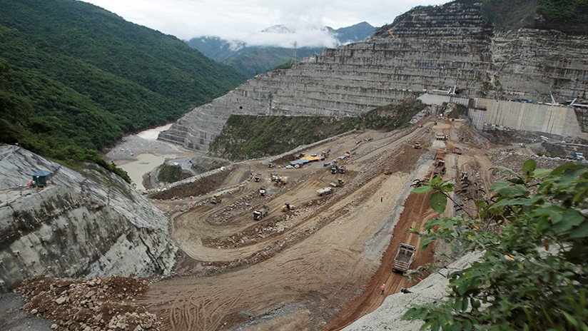 Desplomes de tierra de 200.000 metros cúbicos amenazan el megaproyecto hidroeléctrico de Colombia 