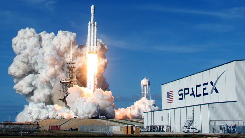 EE.UU: SpaceX cierra un contrato de 130 millones de dólares para lanzar su cohete Falcon Heavy
