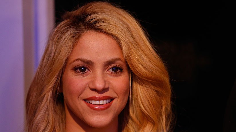 Shakira es criticada por vender un collar que evoca un símbolo nazi