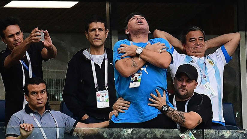 ¿Poseído? Así fue la emoción de Maradona durante el Argentina-Nigeria