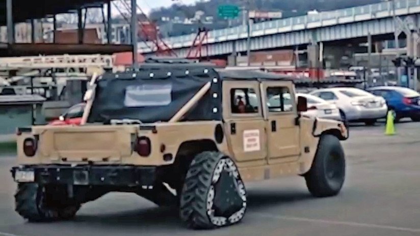 VIDEO: Así es el vehículo militar Humvee con ruedas triangulares que se transforman en plena marcha