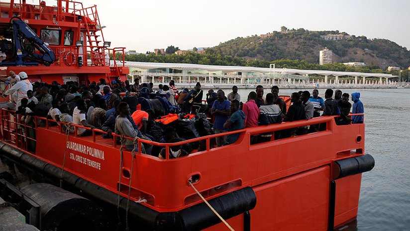 Un bote con al menos 100 migrantes naufraga cerca de las costas de Libia