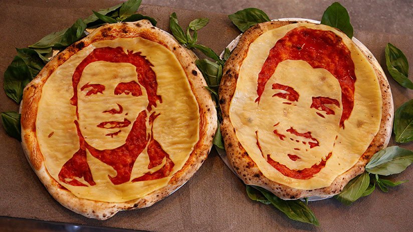FOTOS: Aficionados al fútbol pueden "morder" a Luis Suárez en una pizzería de San Petersburgo