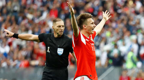 Rusia clasifica por primera vez en su historia a octavos de final tras la victoria de Uruguay
