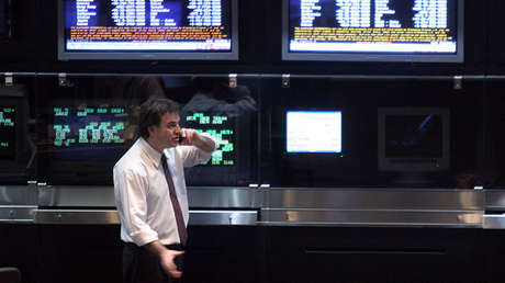 ¿Caída libre? La bolsa argentina cae casi un 10 % y se dispara el riesgo país