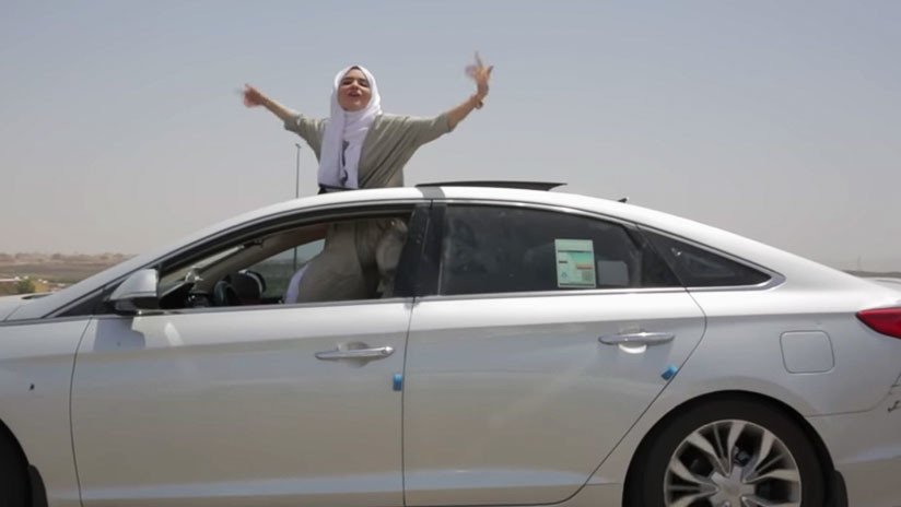 VIDEO: "Nosotras manejamos", la canción viral de una rapera saudita que celebra poder conducir