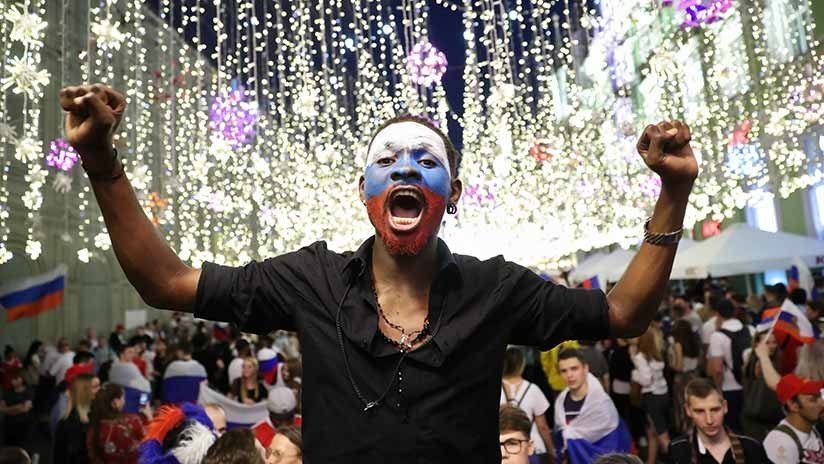 VIDEO, FOTOS: Rusia celebra la histórica victoria de su selección ante España en el centro de Moscú 