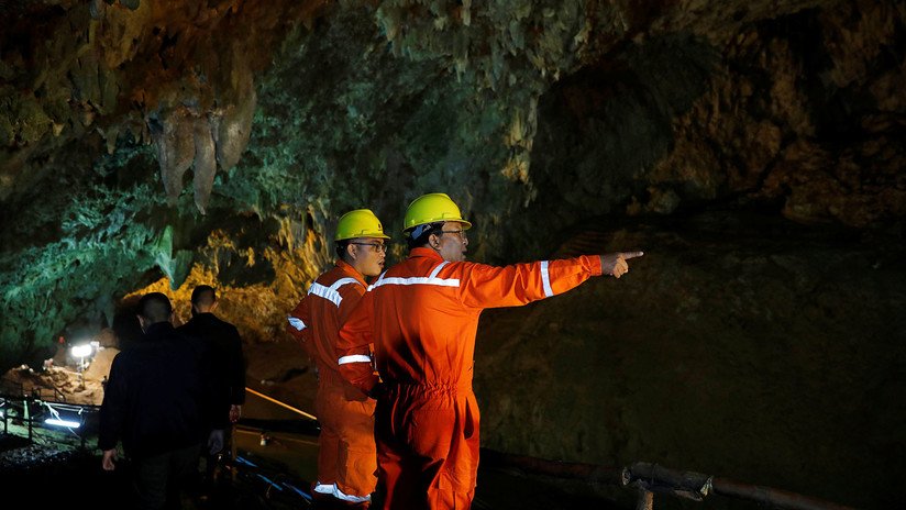 Así encontraron a 12 niños y su entrenador atrapados durante 10 días en una cueva de Tailandia