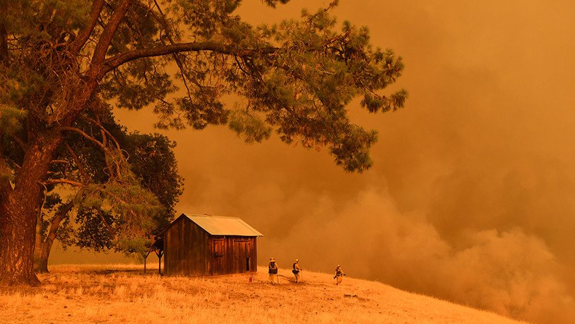 Grandes incendios forestales obligan a evacuar a cientos de personas en EE.UU.