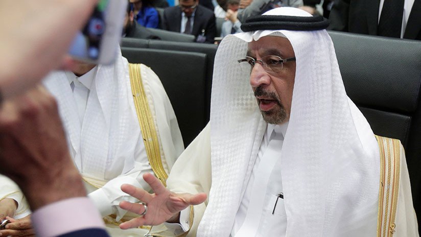 Riad planea el primer cambio en la fórmula del precio de crudo en décadas