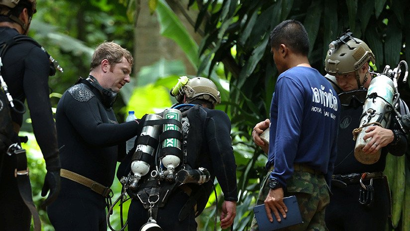 Muere un socorrista en la cueva de Tailandia donde se encuentran atrapados los 12 niños