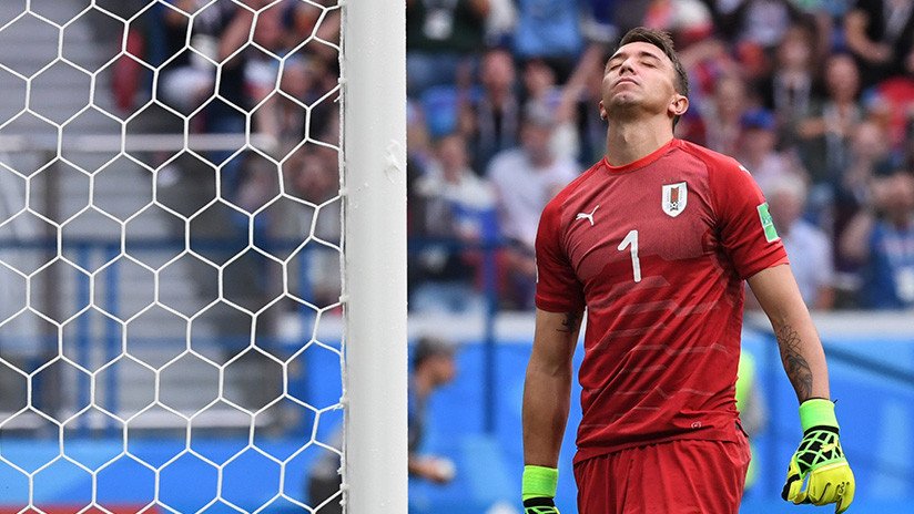 MEMES: Las redes no perdonan la eliminación de Uruguay y el 'Karius' de Muslera