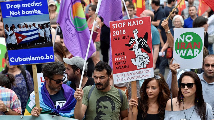 "Haz la paz grande de nuevo": Protestas en Bruselas contra Trump y la OTAN (VIDEO, FOTOS)
