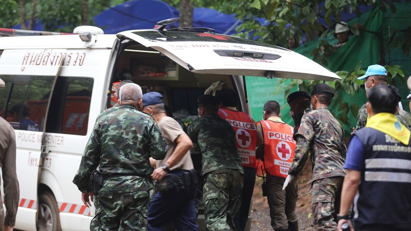 FOTOS, VIDEO: Así fue el rescate de 4 de los 12 niños atrapados en una cueva en Tailandia