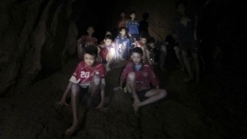 Finaliza la operación de rescate de los niños futbolistas y su entrenador de la cueva en Tailandia 