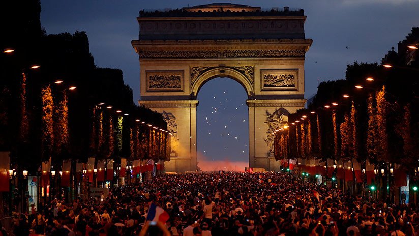 VIDEO: Locura en París tras la victoria de Francia ante Bélgica 