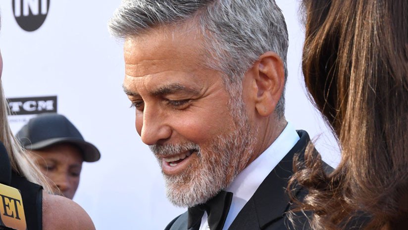 Video capta el momento en que George Clooney se estrella en motocicleta contra un auto en Cerdeña
