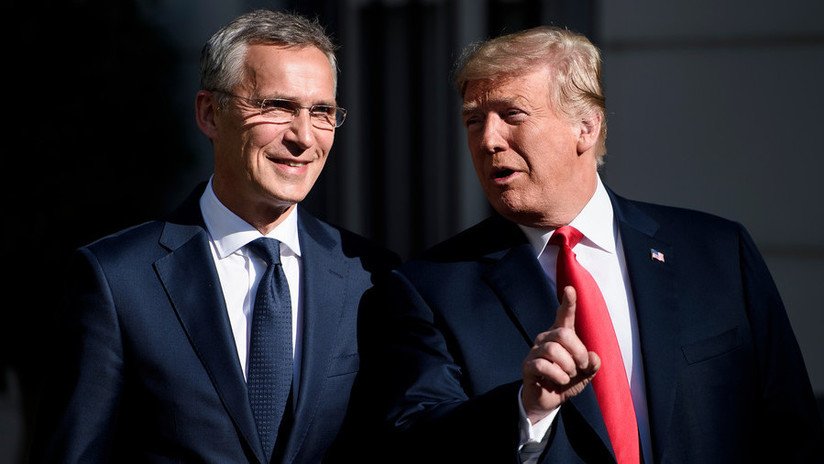 Trump bromea diciendo que solo le cae bien al secretario general de la OTAN pero no le importa
