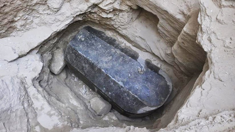 Descubren en Egipto un misterioso sarcófago de granito negro que no ha sido abierto en 2.000 años