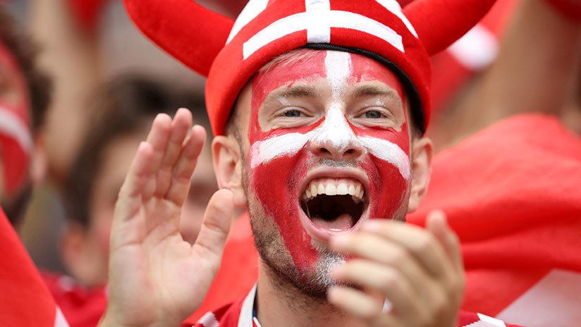 "¡Tetas grandes!": La FIFA multa a la selección de Dinamarca por un eslogan sexista de su afición