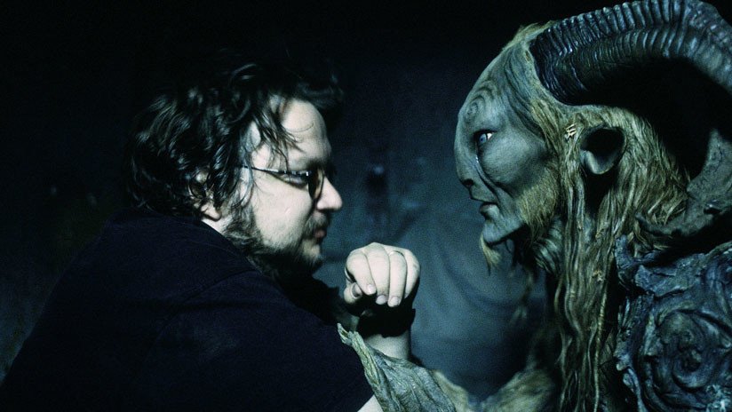 "¡Ni maíz, paloma!": Así reacciona Guillermo del Toro a una controversial mascota 'Hombre Lobo'