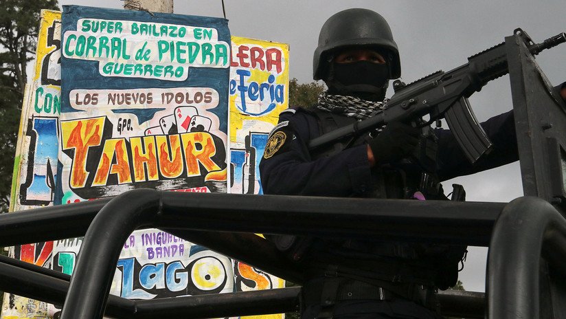 Reportan asalto con toma de rehenes en un banco de Sonora, México