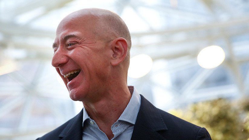 El fundador de Amazon se convierte en el hombre más adinerado de la historia moderna