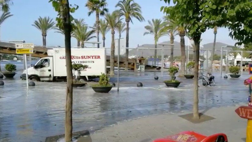 VIDEOS: Un 'minitsunami' inunda playas y puertos de Mallorca y Menorca