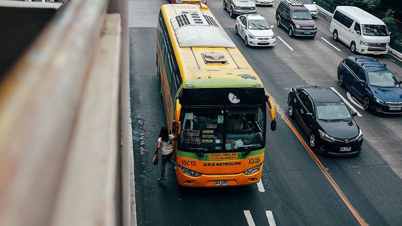 VIDEO: Jóvenes roban un bus turístico en marcha en Francia en plena celebración del Mundial 