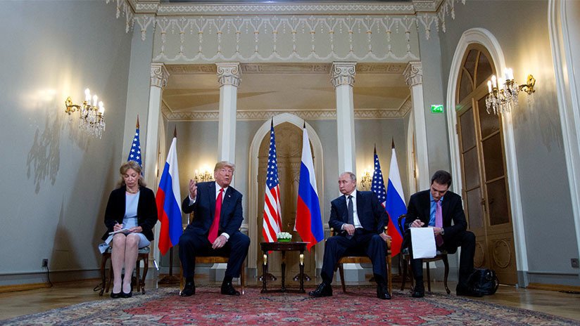¿Mal precedente? En EE.UU. exigen que testifique la traductora de la cumbre Trump-Putin