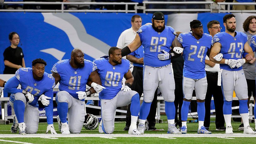 Trump pide castigar a los jugadores de la NFL que se arrodillan al sonar el himno