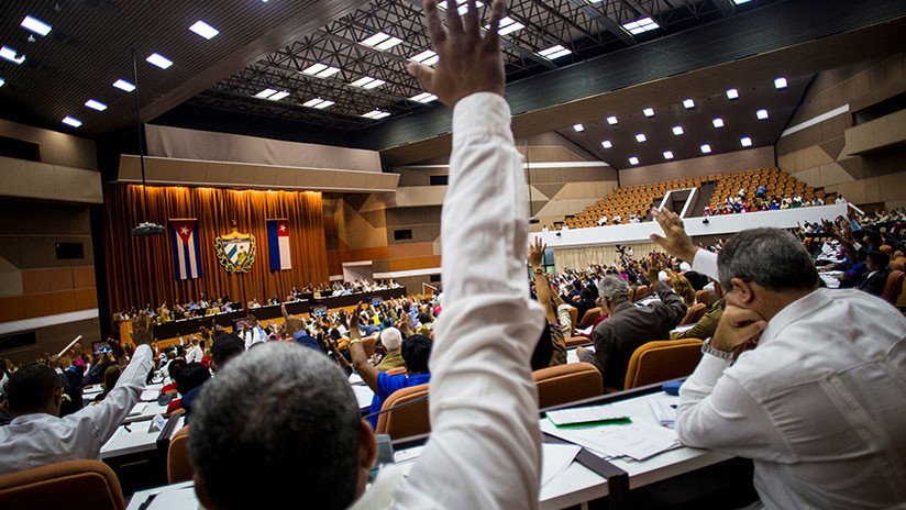 El Parlamento de Cuba aprueba el proyecto de la nueva Constitución del país