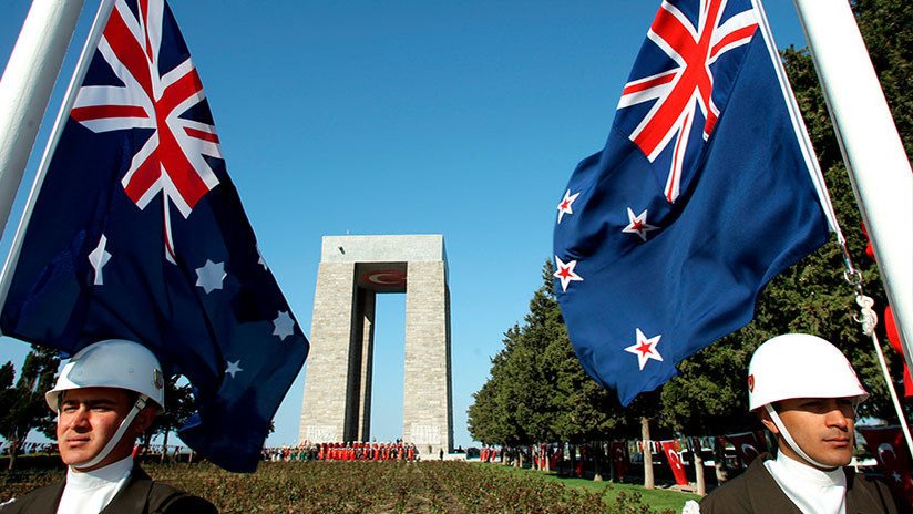 Jefe de Gobierno de Nueva Zelanda acusa a Australia de plagiar su bandera nacional 