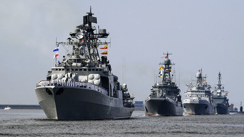 VIDEO: Buques de guerra rusos ensayan el desfile del Día de la Armada en San Petersburgo