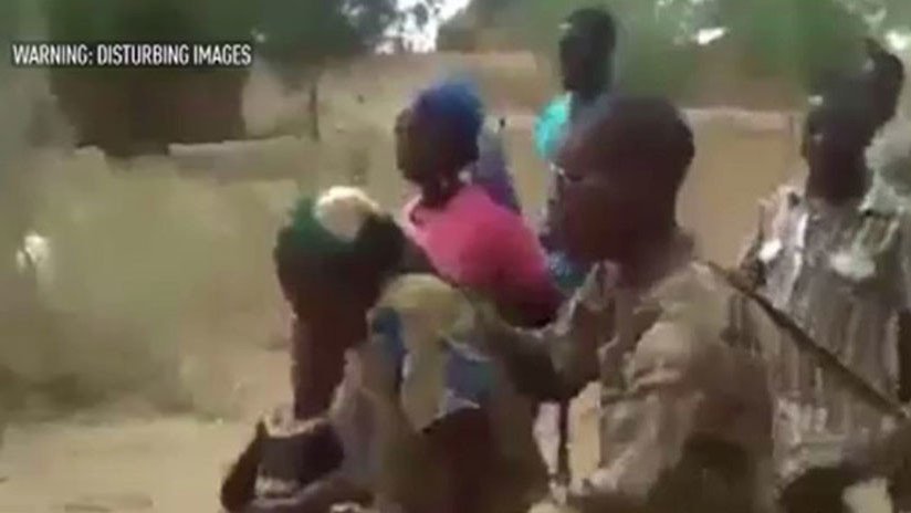FUERTES IMÁGENES: Soldados de Camerún asesinan a sangre fría a mujeres y niños (18+)