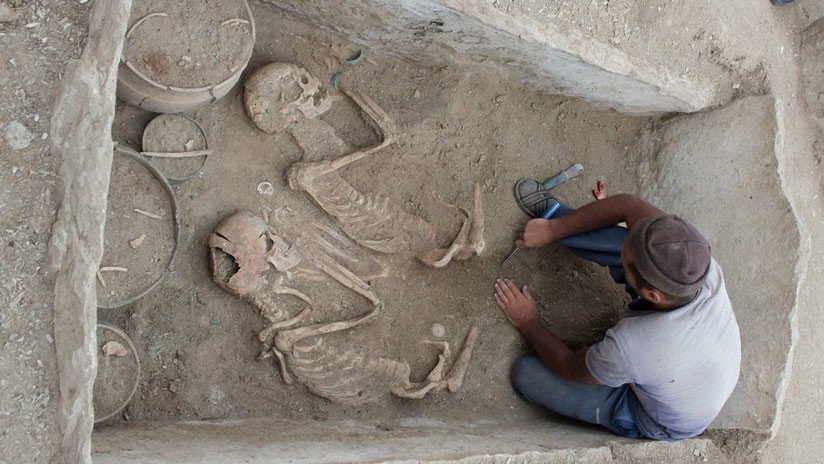 ¿'Romeo y Julieta' en Kazajistán? Hallan una tumba con una pareja de 5.000 años de antigüedad