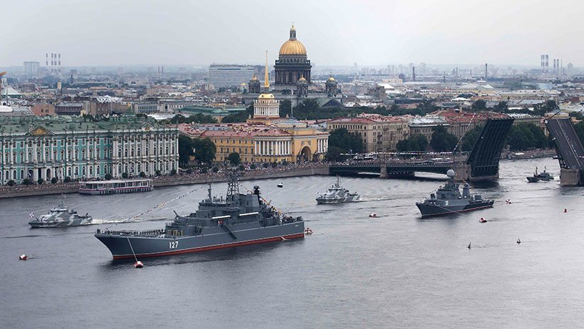 VIDEO: Los buques más modernos de Rusia brillan en los desfiles del Día de la Armada