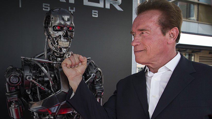 VIDEO: Arnold Schwarzenegger aplasta una limusina… ¡Montado en un tanque!