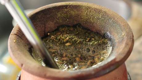 Comienza la venta de yerba mate con marihuana en Uruguay