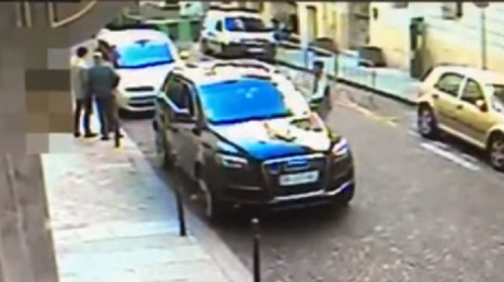 VIDEO: Roban a lo 'GTA' el coche de un agregado israelí con documentos clasificados en su interior