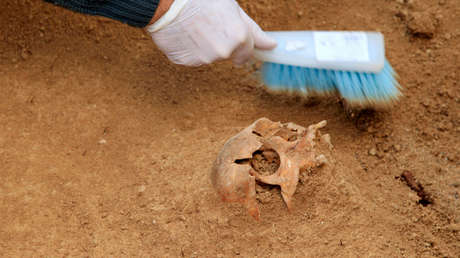 FOTO: Descubren a una pareja de hace 3.000 años que fue sepultada abrazada