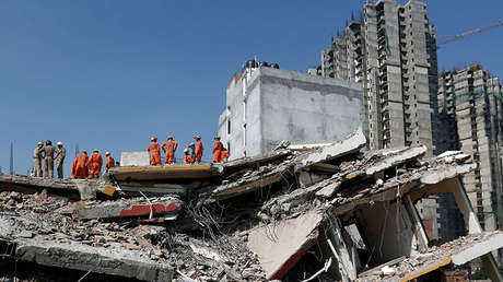 FOTOS, VIDEOS: El derrumbe de dos edificios en India deja al menos tres muertos y varios atrapados