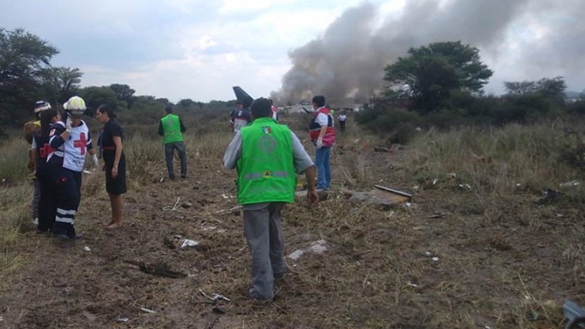 PRIMERAS IMÁGENES: Se estrella un avión de pasajeros en México