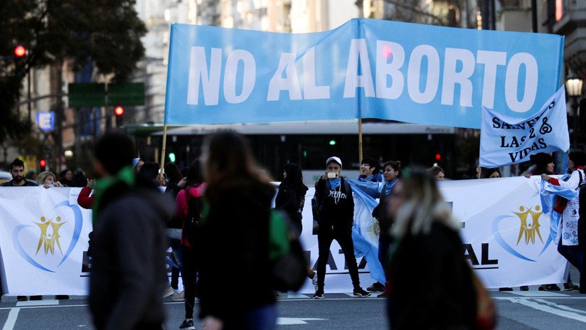 VIDEO, FOTO: Manifestantes contra el aborto legal marchan en Argentina